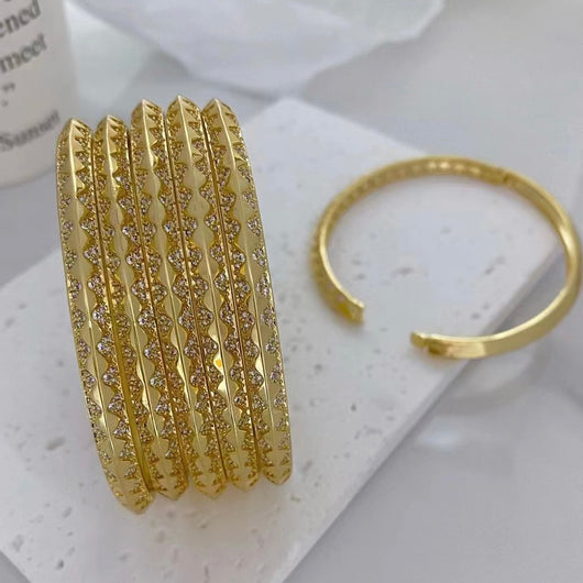 Monique Bangle